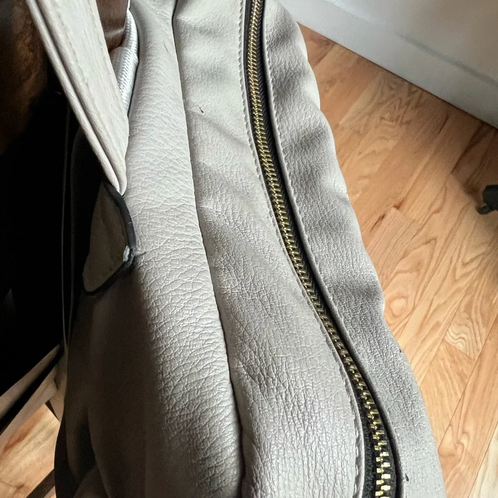 Stylish Cream Backpack - Picture 3 of 6